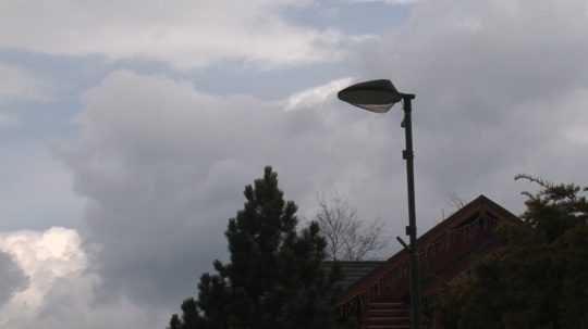 Na snímke je pouličná lampa.