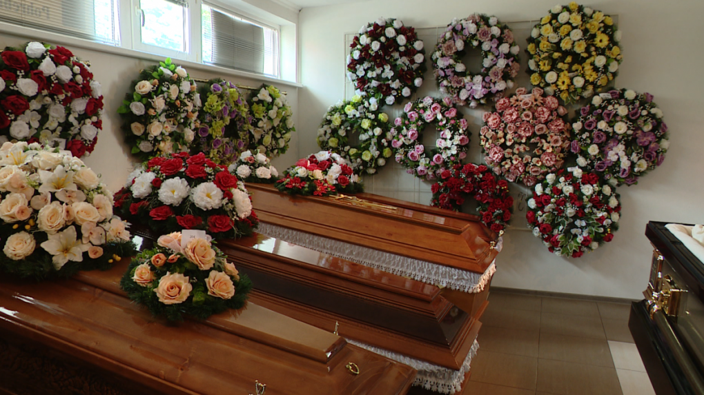 Zdraželi kríže aj rakvy: Príspevok na pohreb sa takmer po 20 rokoch zrejme zvýši