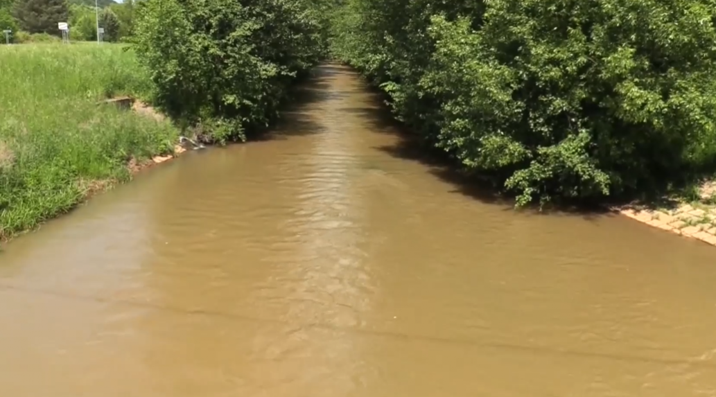 Od ekologickej katastrofy ubehli viac ako dva roky, riešenie sa nenašlo: Rieka Slaná je opäť oranžová