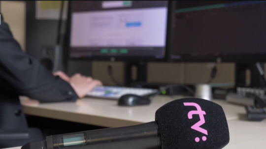 Na snímke mikrofón s logom RTVS.