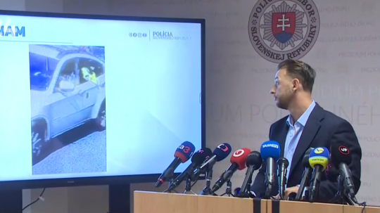 Minister vnútra Šutaj Eštok informoval o incidente pred domom, kde býva Peter Pellegrini.