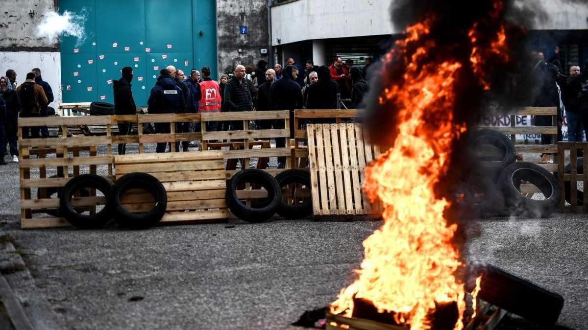 Les hommes armés qui ont libéré le prisonnier s’échappent toujours