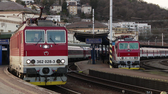 Vlak odchádza z bratislavskej hlavnej stanice.