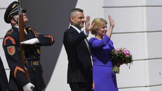 Nový prezident SR Peter Pellegrini počas prevzatia Prezidentského paláca z rúk jeho predchodkyne Zuzany Čaputovej.
