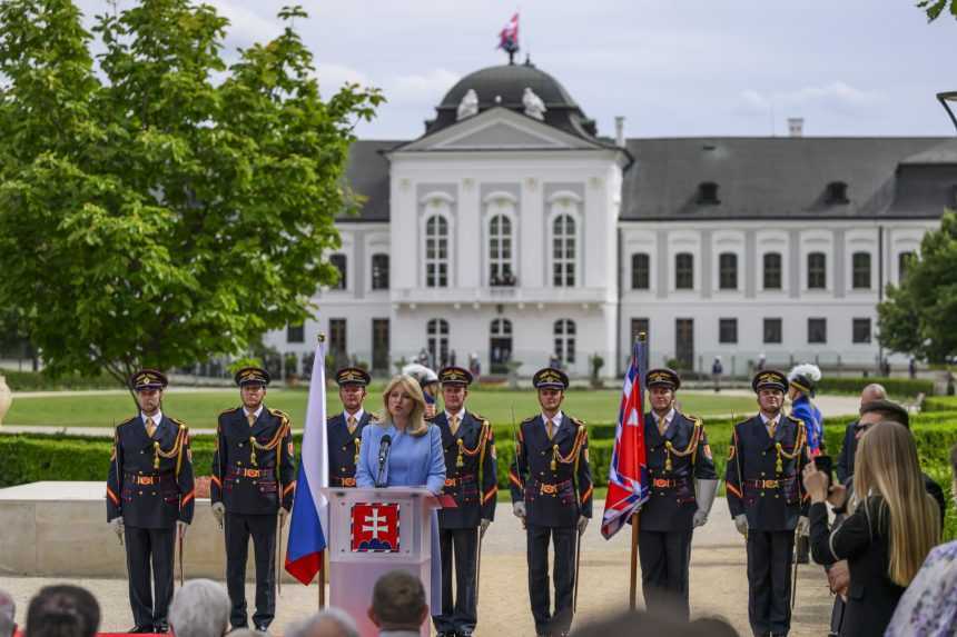 Na snÃƒÂ­mke prezidentka SR Zuzana Ã„ÂŒaputovÃƒÂ¡ poÃ„Âas rozlÃƒÂºÃ„ÂkovÃƒÂ©ho prÃƒÂ­hovoru v Prezidentskej zÃƒÂ¡hrade.