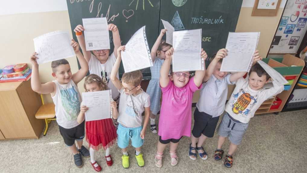 Tresty za zlé známky nefungujú, vysvedčenie neodráža reálne schopnosti detí, upozorňujú odborníci