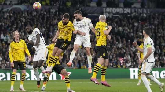 Futbalisti Realu Madrid vo finále Ligy majstrov zdolali Borussiu Dortmund 2:0.