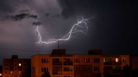 Nočná búrka a blesky v Trebišove.