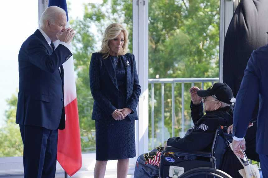 Prezident Joe Biden a prvÃƒÂ¡ dÃƒÂ¡ma Jill BidenovÃƒÂ¡ vÃƒÂ­tajÃƒÂº veterÃƒÂ¡na.