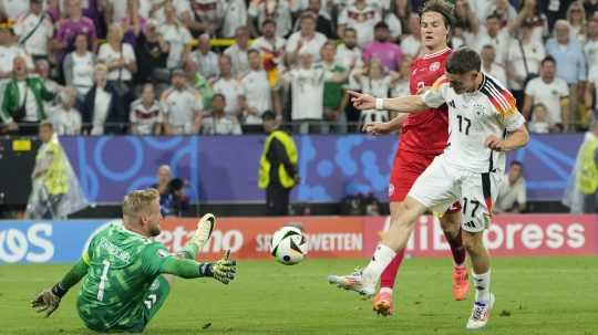 Nemci idú do štvrťfinále po triumfe nad Dánskom 2:0