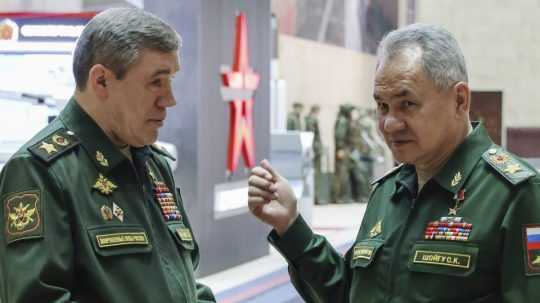 Bývalý ruský minister obrany Sergej Šojgu a náčelník generálneho štábu ruských ozbrojených síl Valerij Gerasimov.