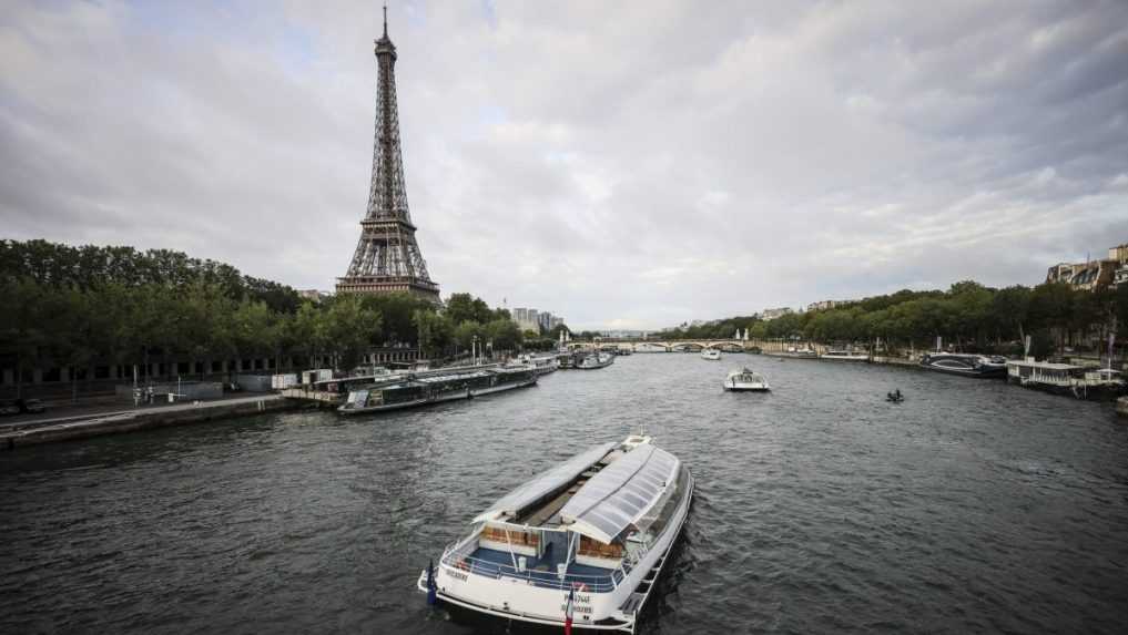Starostka Paríža si zapláva v Seine: Kritikom chce dokázať, že jej voda nie je nebezpečná