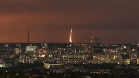 Rakety vypálené z ruskej Belgorodskej oblasti, ktoré smerujú na Ukrajinu.