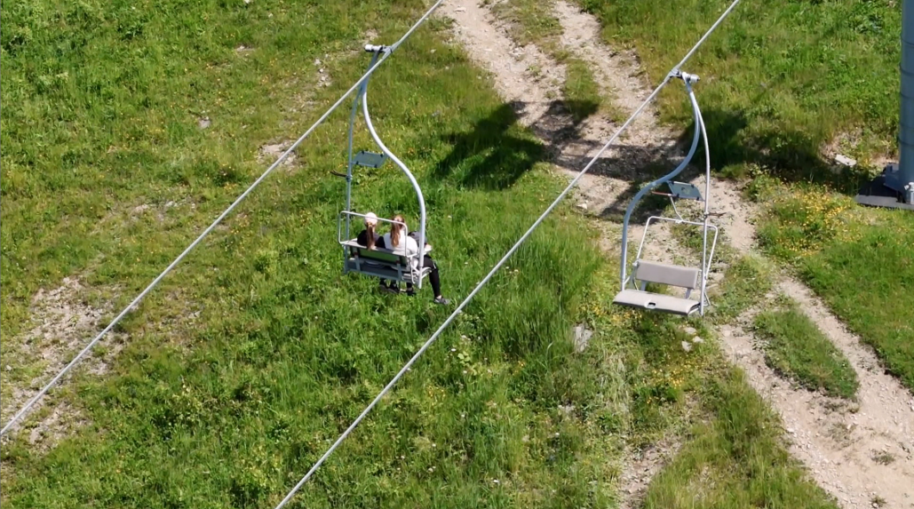 Najdlhšia dvojsedačková lanovka na Slovensku poslednýkrát odviezla turistov. Na jej prevádzku nie sú peniaze