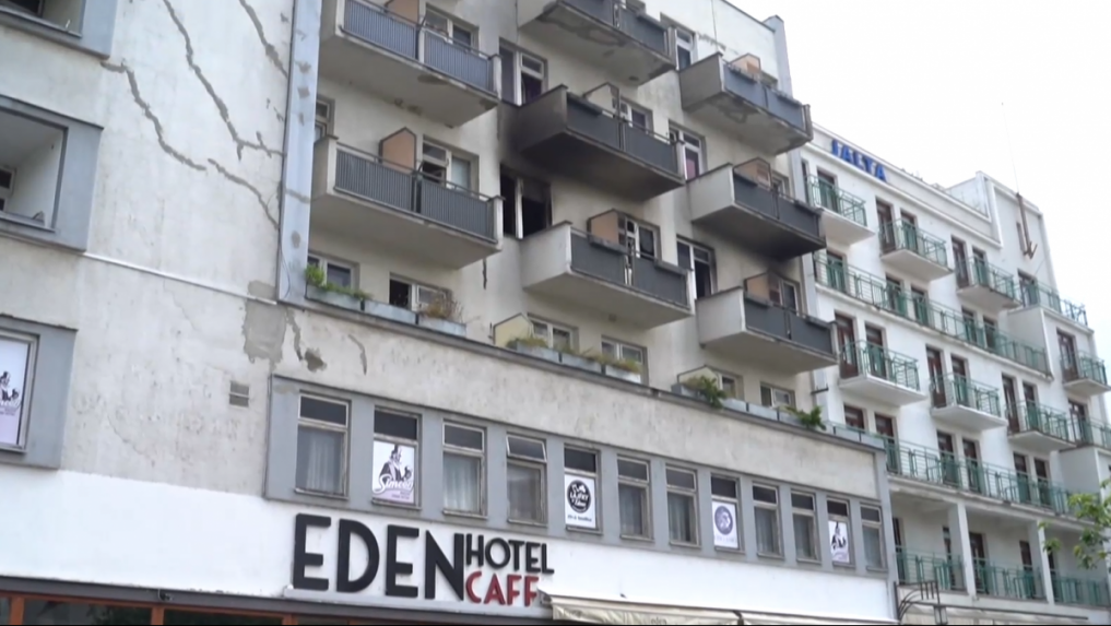 V Piešťanoch horel hotel: V budove bolo asi 30 ľudí, evakuovali ich za pomoci zdvíhacej plošiny