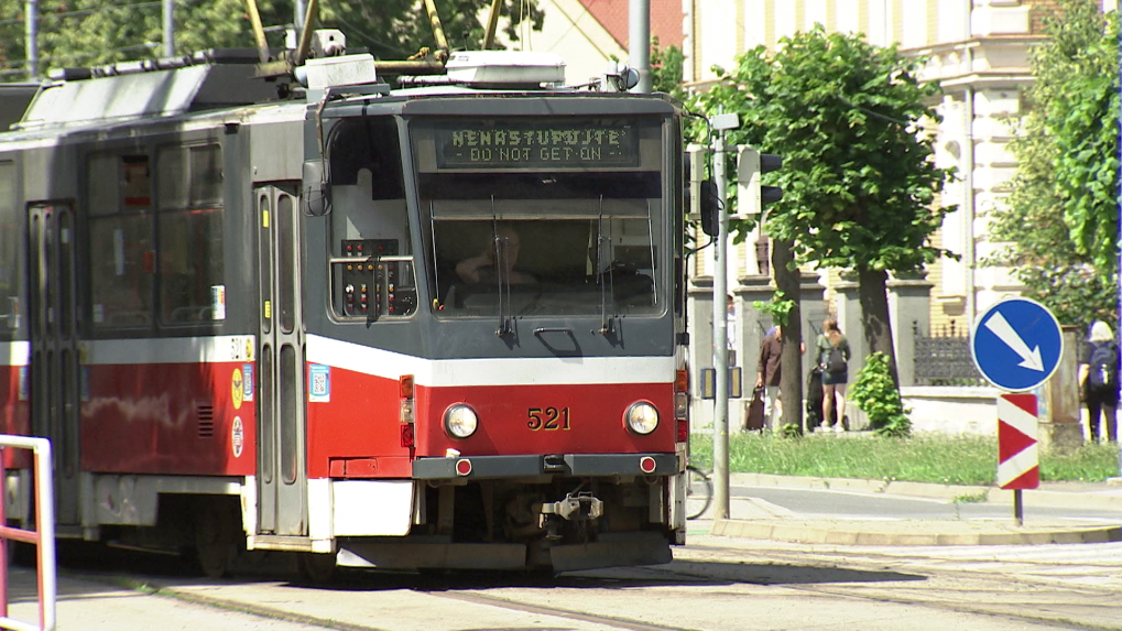 Jedna z modernizovaných električiek v Košiciach.