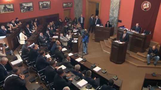 Na ilustračnej snímke gruzínsky parlament.
