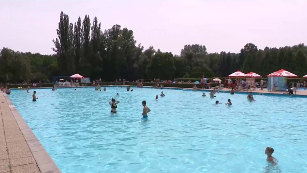 Letná sezóna na kúpaliskách sa začína: Zisťovali sme, ako sa menili ceny naprieč Slovenskom