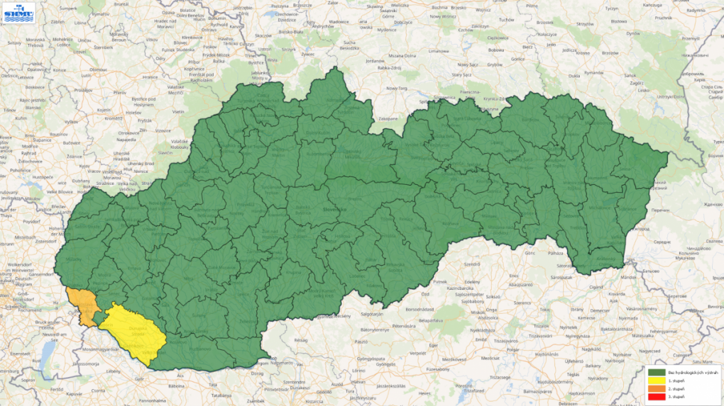 Mapa Slovenska s platnými hydrologickými výstrahami.