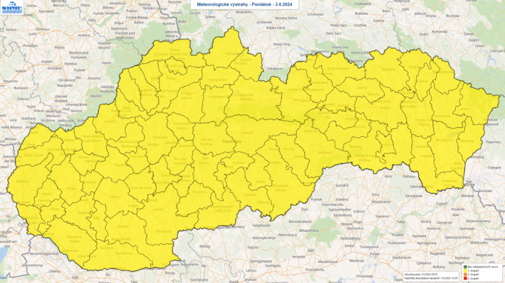 Mapa Slovenska s meteorologickou výstrahou.