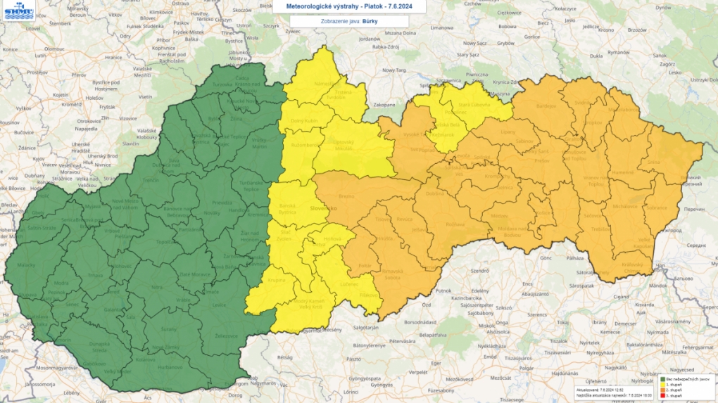 Mapa Slovenska s platnými meteorologickými výstrahami.