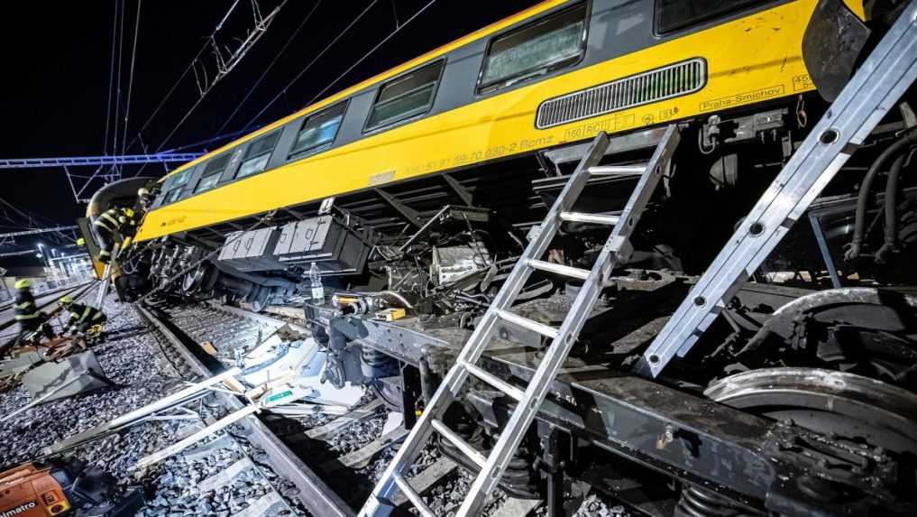 Rýchlik z Prahy do Košíc sa zrazil s nákladným vlakom. Hlásia štyri obete a medzi hospitalizovanými aj Slovákov