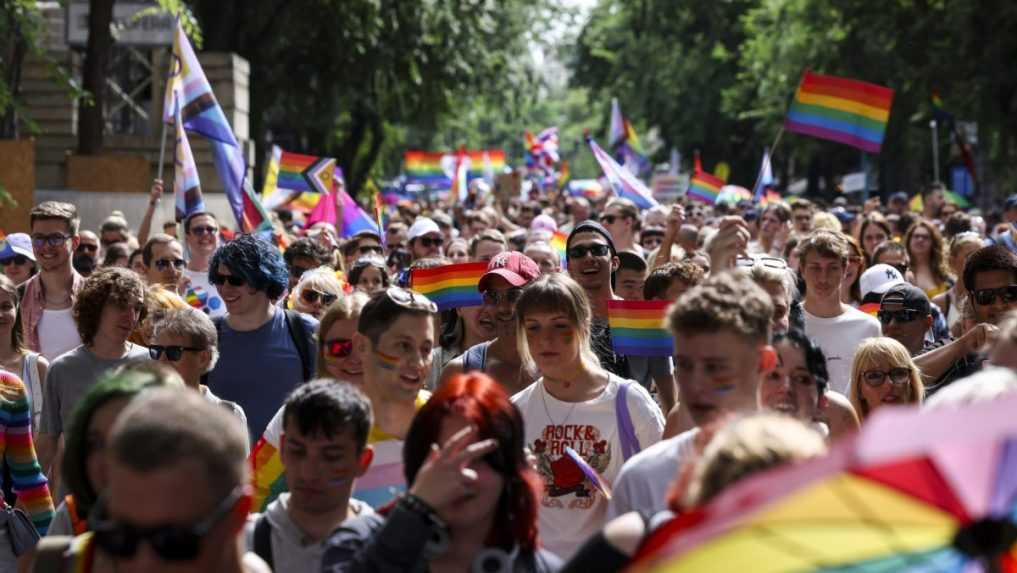 Tisíce Maďarov vyšli do ulíc na podporu LGBT+ komunity