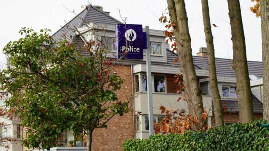 Na ilustračnej snímke logo belgickej polície.