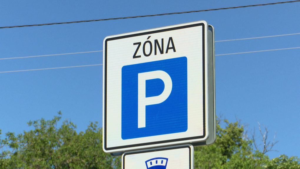 Turisti si v Smoleniciach a Beckove za parkovanie zaplatia. Obce chcú peniaze investovať