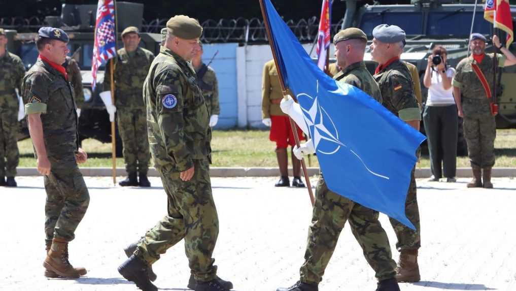 Na snÃƒÂ­mke slÃƒÂ¡vnostnÃƒÂ½ akt odovzdania Ã„ÂeskÃƒÂ©ho velenia nad bojovÃƒÂ½m zoskupenÃƒÂ­m NATO na Slovensku.