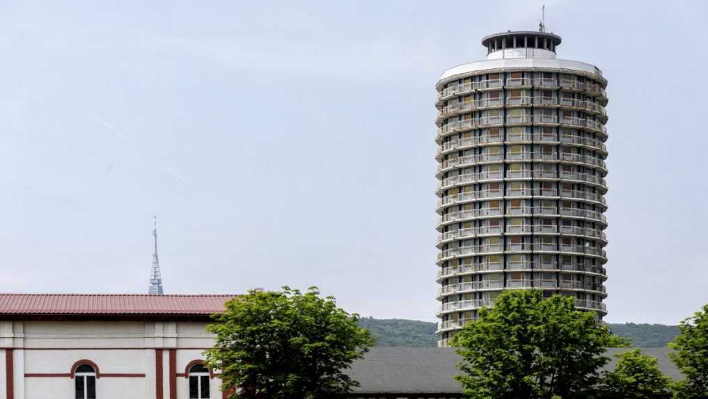 Obnova ikonickej budovy vojenskej ubytovne v Bratislave bude stáť desiatky miliónov eur