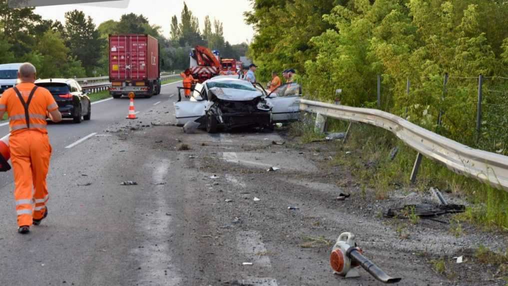 Šťastie v nešťastí: Žena s malým dieťaťom unikli zrážke s nákladným vozidlom