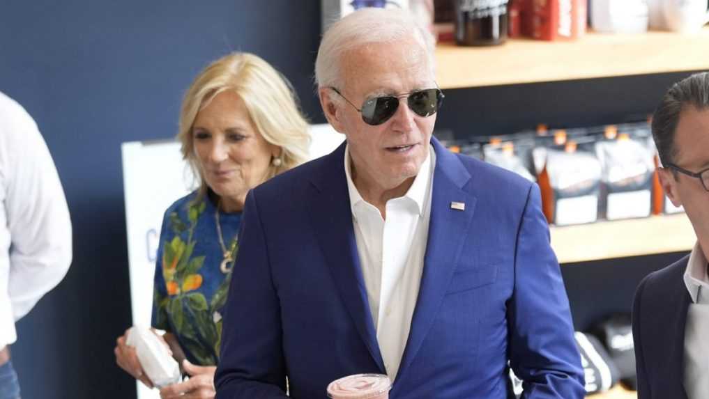 Joe Biden pokračuje v kampani, ďalší kongresmani z jeho strany ho žiadajú o stiahnutie kandidatúry