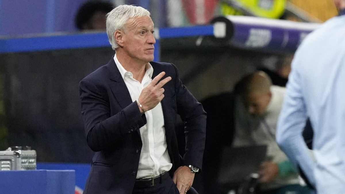 Le sélectionneur de l’équipe de France, Deschamps, réagit aux critiques avant les demi-finales