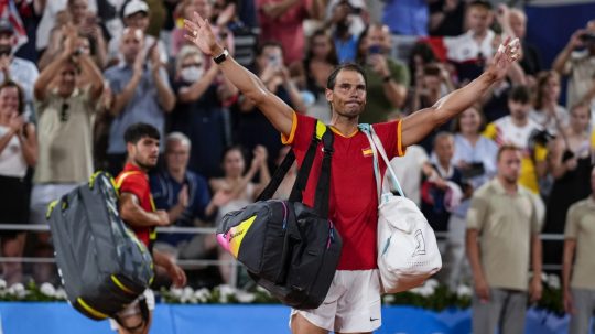 Carlos Alcaraz a Rafael Nadal