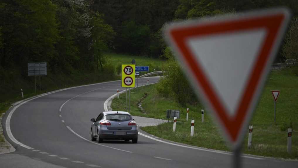 Slovenské cesty brázdia autá bez povinného zmluvného poistenia. Pokuty im nemá kto posielať