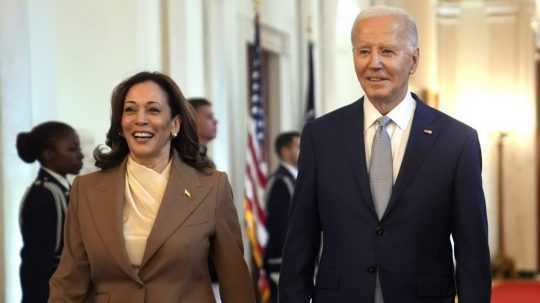Na snímke Kamala Harrisová a Joe Biden.