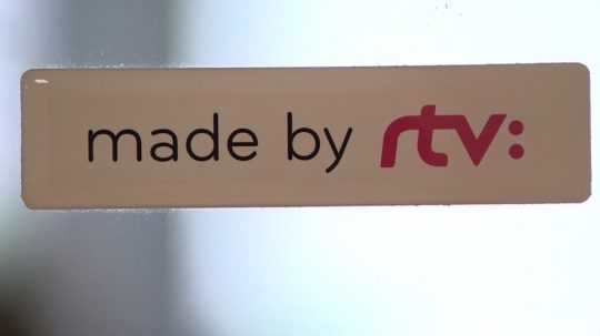 Nálepka s nápisom Made by RTVS.