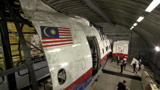 Trup zostreleného lietadla MH17.