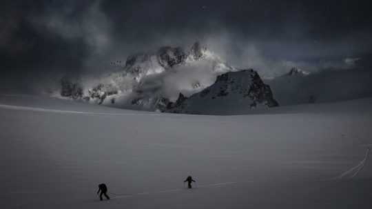 Na snímke horolezci pri Mont Blanc.
