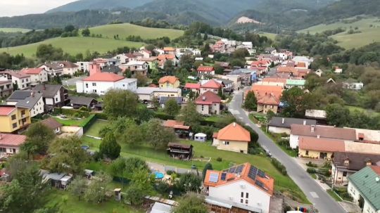 Na snímke pohľad na obec z vtáčej perspektívy.