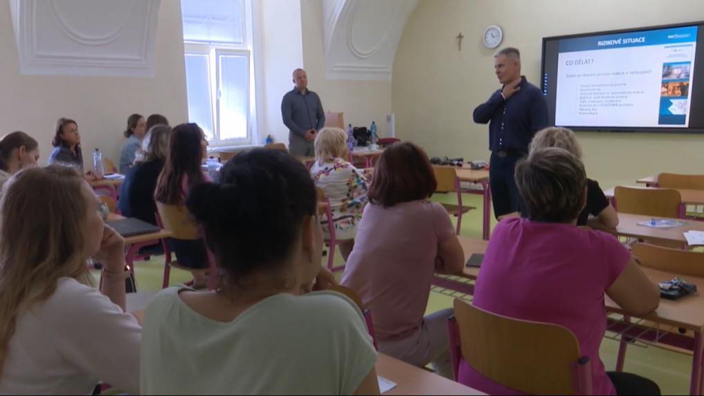 Učitelia reagujú na útoky na školách: V Trnave absolvovali seminár o tom, ako chrániť seba aj žiakov