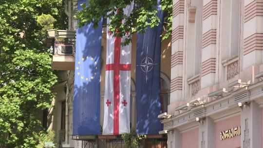 vlajky EÚ, Gruzínska a NATO