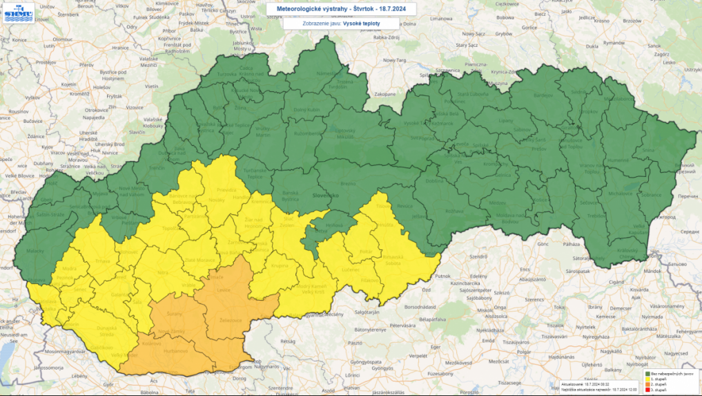 Mapa Slovenska s meteorologickými výstrahami pred vysokými teplotami.