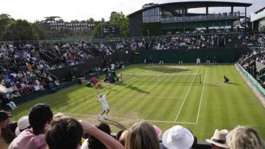 tenisový kurt vo Wimbledone