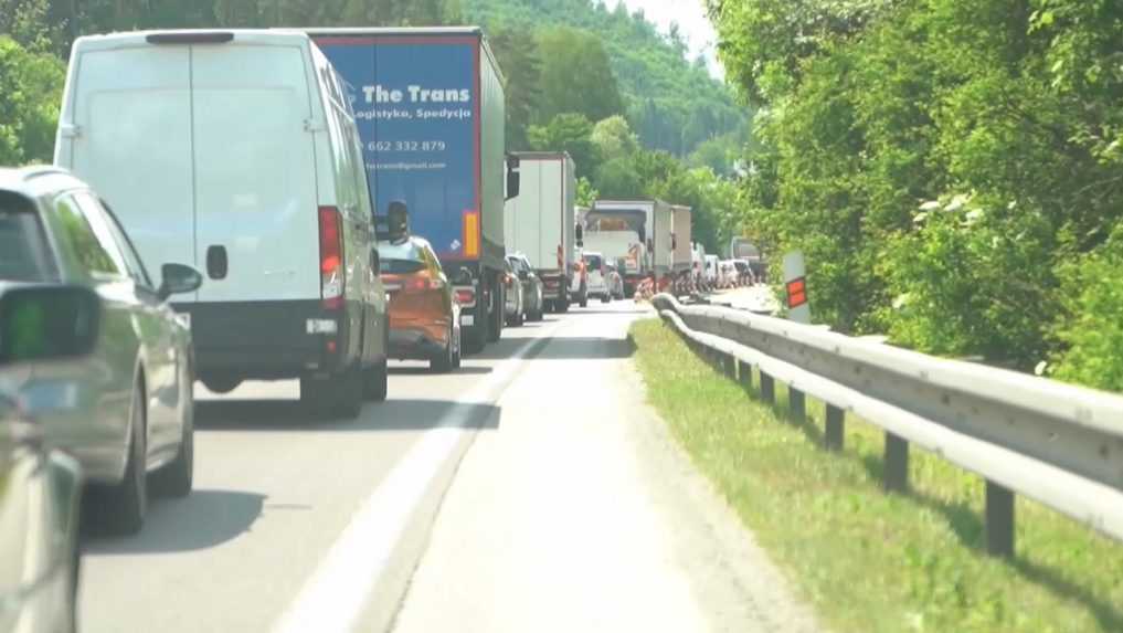 Doprava na Kysuciach kolabuje každý deň. Pre opravu na ceste sa vodiči zdržia hodiny