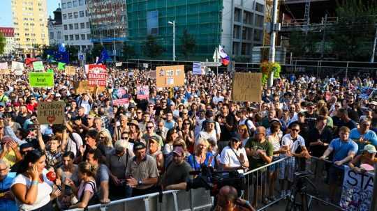 Na snímke protestujúci počas zhromaždenia proti ministerke kultúry.