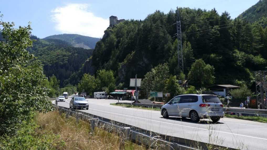 Pozor na dopravné obmedzenia na ceste pod Strečnom. Počas víkendov ju úplne uzatvoria