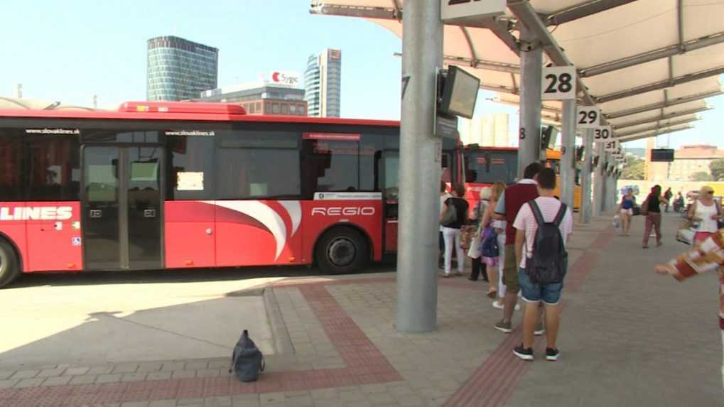 Výrazná zľava pri ceste autobusom: Dopravcovia radia vybaviť si čipovú kartu, je to rýchlejšie aj lacnejšie