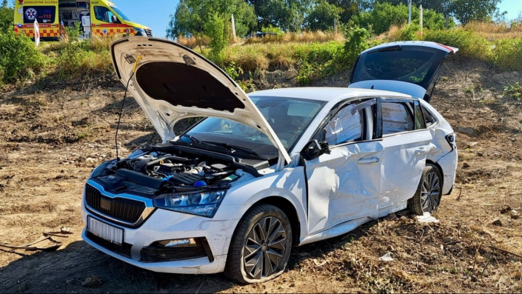 OsobnÃƒÂ© auto po zrÃƒÂ¡Ã…Â¾ke s nÃƒÂ¡kladiakom.